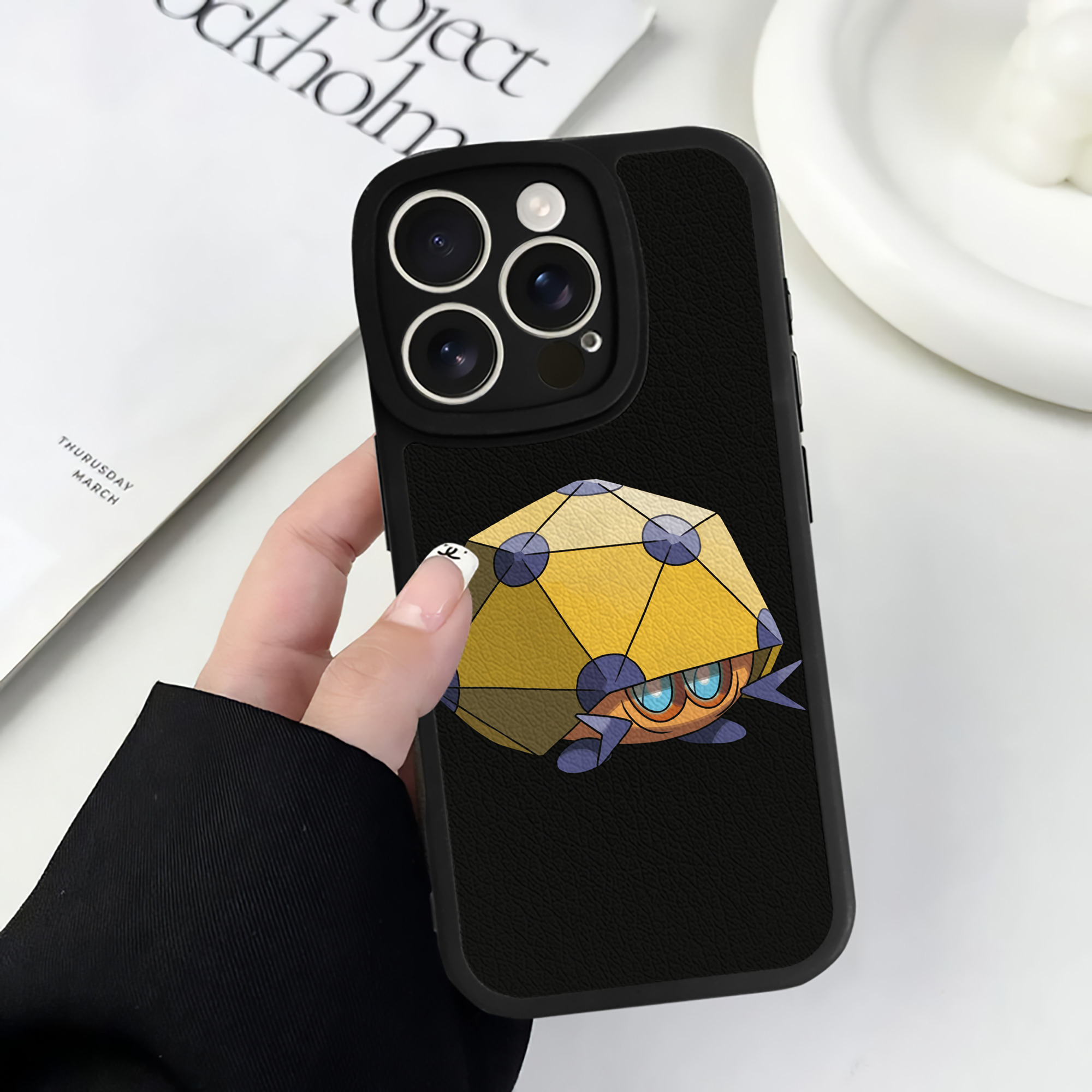 （画像用） ポケットモンスター Pokémon 【iPhone 16シリーズ対応】シリコンスマホケース（レザー調） 材質：シリコン